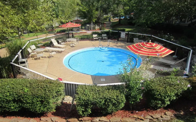 Brookside Walk In-Meadow Brook Resort