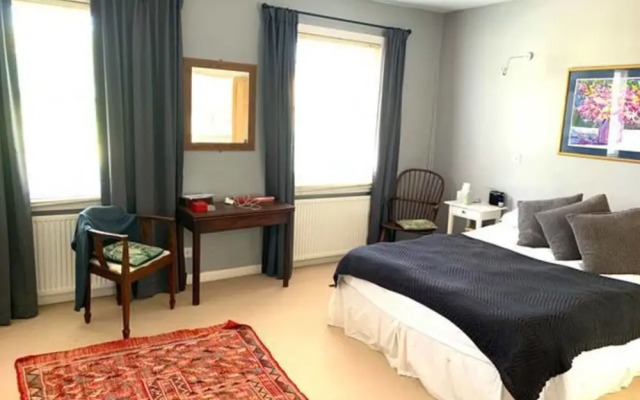 Lovely 1br 2 Bed Entire House W/Garden, 4 Guests