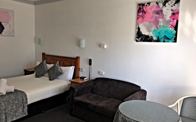 New England Motor Inn