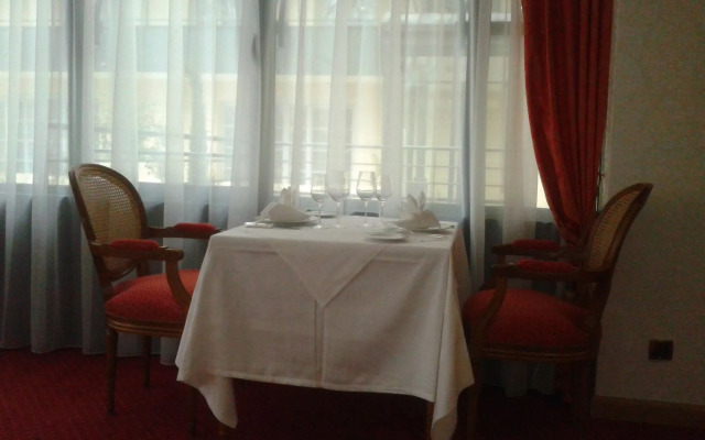 Home Médicis Les Petites Roches