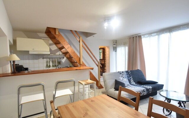 Picturesque Apartment in Bayeux with Private Courtyard