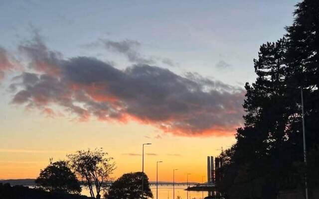 1-bed Apartment Sleeps 2 -free Parking -wifi & Tv