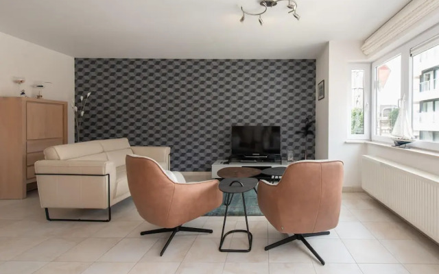 Comfy City Stay Near Sea