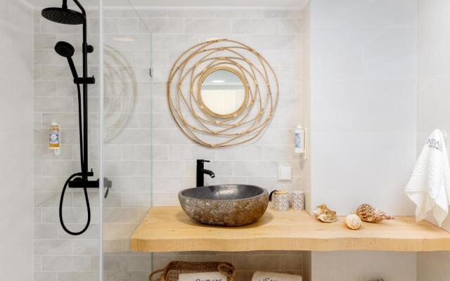 Sesimbra Beach House by Saudade