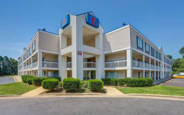 Motel 6 Raleigh, NC - North