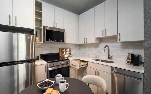 Luxury Apartments by Hyatus Center City