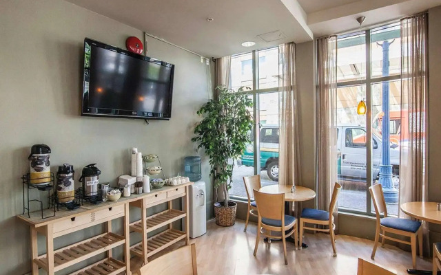 Comfort Hotel Vancouver Airport