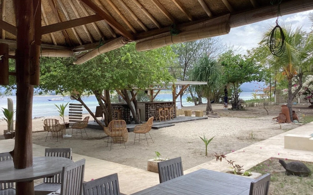 Juliantos by the sea
