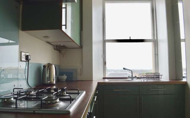 Stylish 2 Bedroom Apartment In Great Location