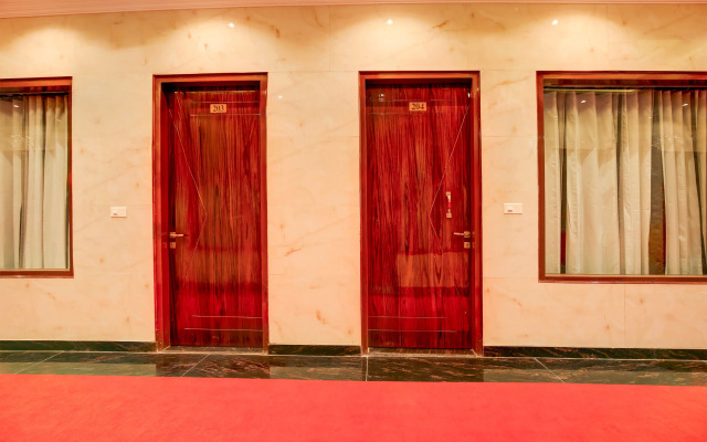 Super Townhouse Naya Gaon Formerly Hotel Paradise