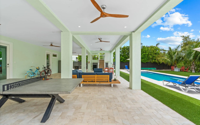 Emerald Oasis Lux Waterfront Gem Pool Kayaks