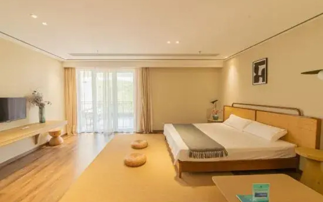 Hotels in Belas