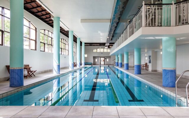 Island Club Hotel & Apartments