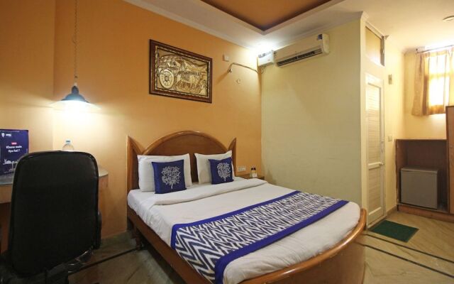 OYO 7147 Hotel Madhur Regency