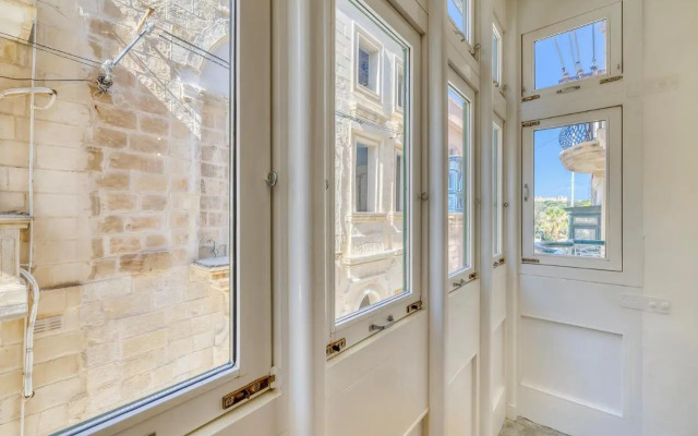 Traditional Maltese Townhouse wt Terrace and Pool