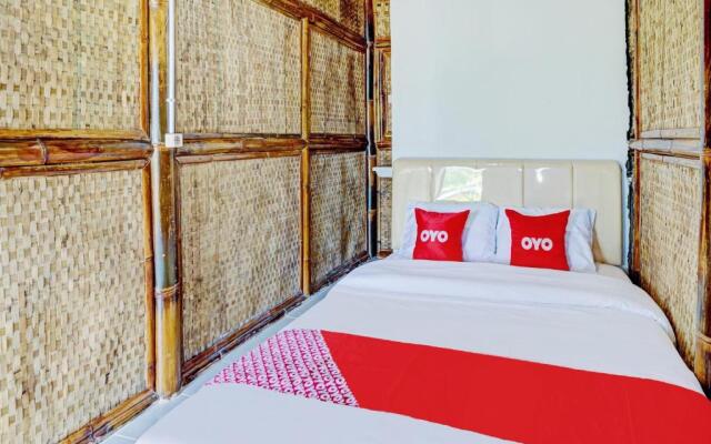 OYO 90225 Rumah Bambu Trawas syariah