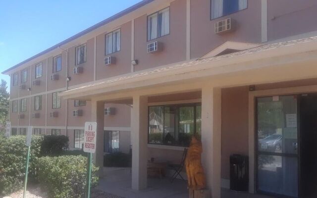 Manitou Inn & Suites