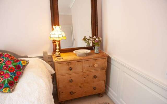 Georgian 2 Bedroom Apartment in Clifton