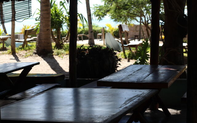 Baobab Beach Lodge & Backpackers