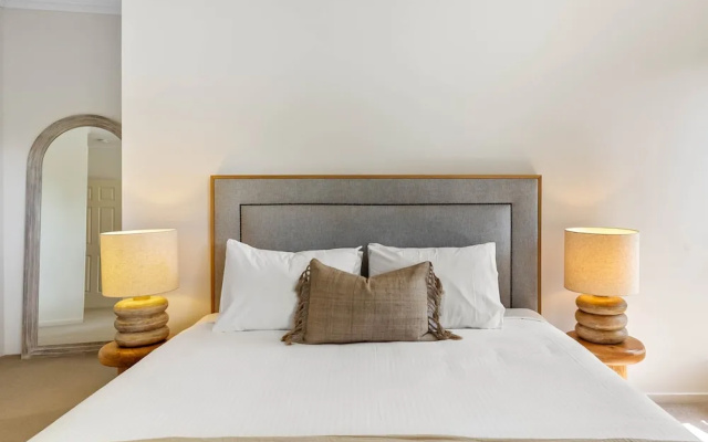 Beachside 4-bed Retreat With Study Nook & Views – Guest Rooms – Coolum Beach
