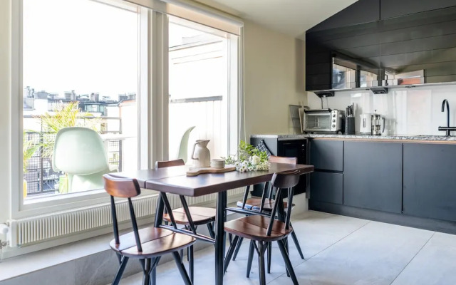 Spacious apartment with sauna & balcony