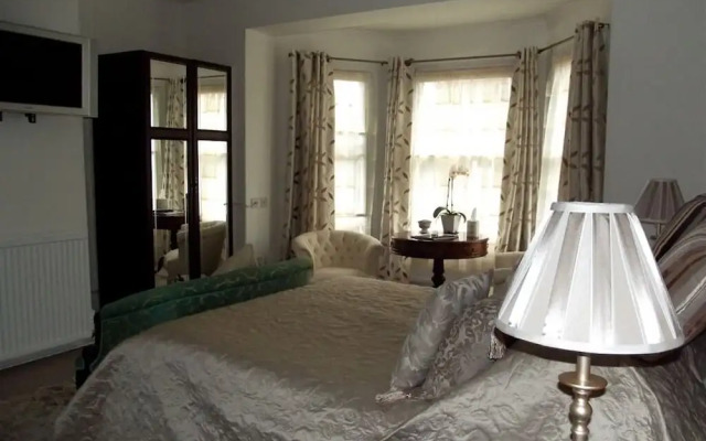 Townhouse Hotel