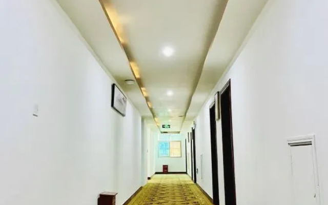 Yuxi Penglai Hotel