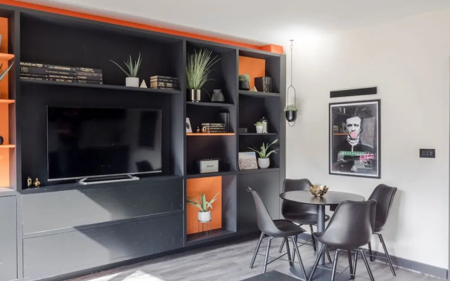 The Peaches Cream - Soho - by Frankie Says