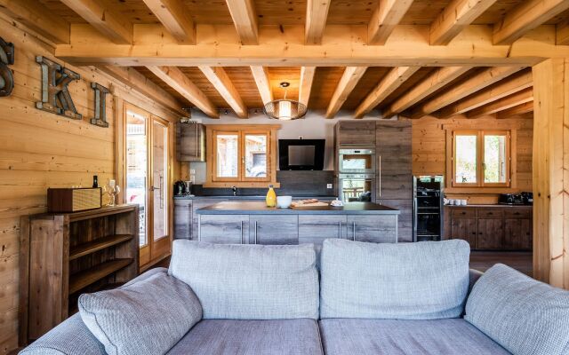 BALATA - Charming Chalet with Hot tub and Views