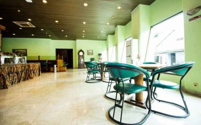 Super OYO Townhouse 2 Hotel Gunung Sahari