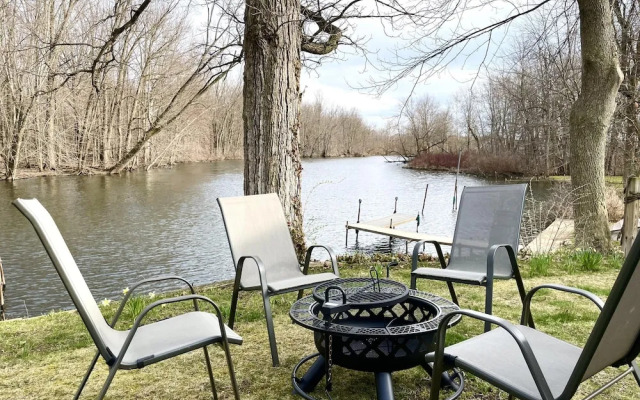 Relaxing Riverside 10 Minutes to Shipshewana