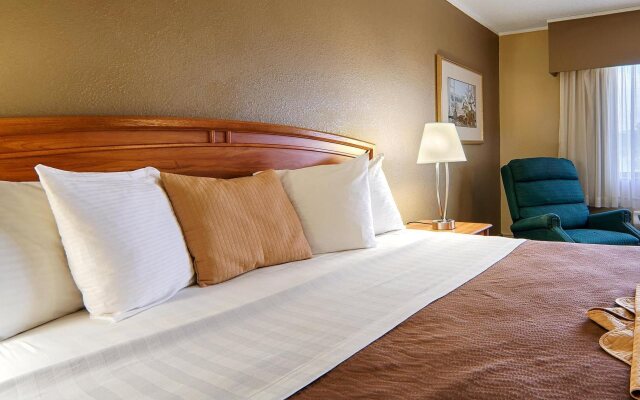 Norwood Inn & Suites