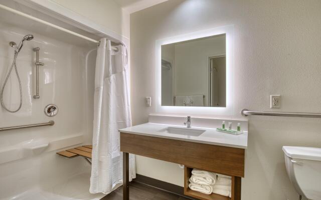 Holiday Inn Hotel & Suites Madison West - Middleton by IHG