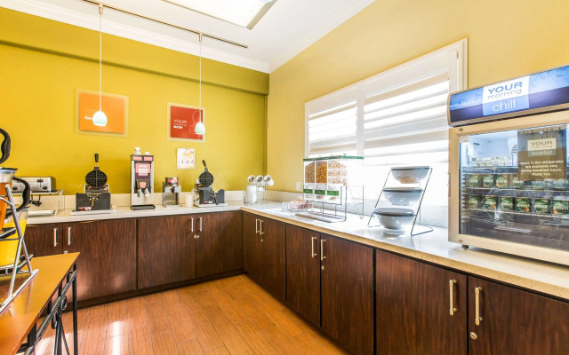 Comfort Suites Fresno River Park