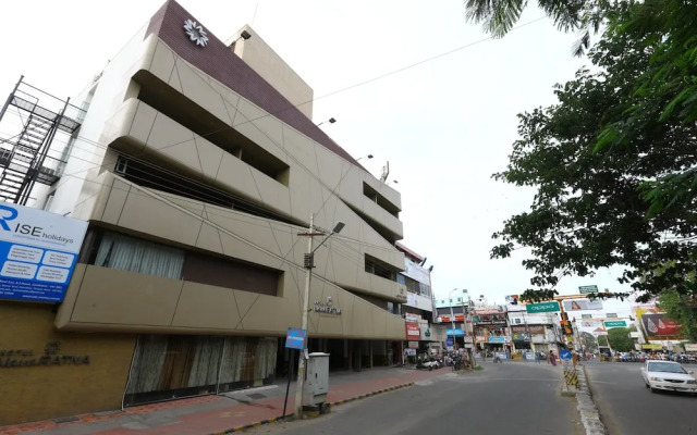 OYO 5319 Hotel Navaratna