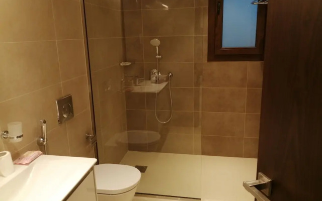 Bright Studio With Pool View Balcony