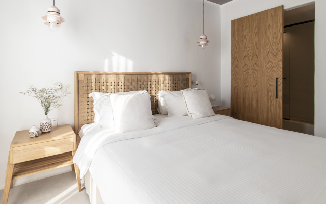 Adorno Beach Hotel & Suites
