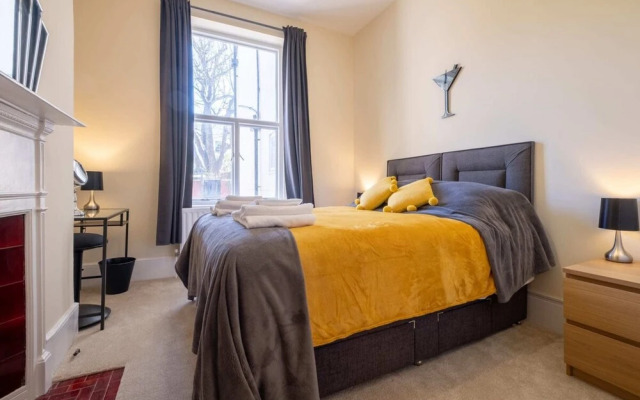 Bright City Centre Flat With Sea 2 Mins Away