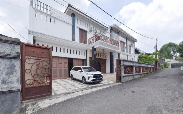 RedDoorz Syariah near Dago Pakar 2