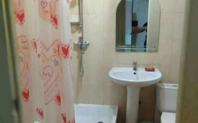 Dom u podnozhiya gory Medovaya