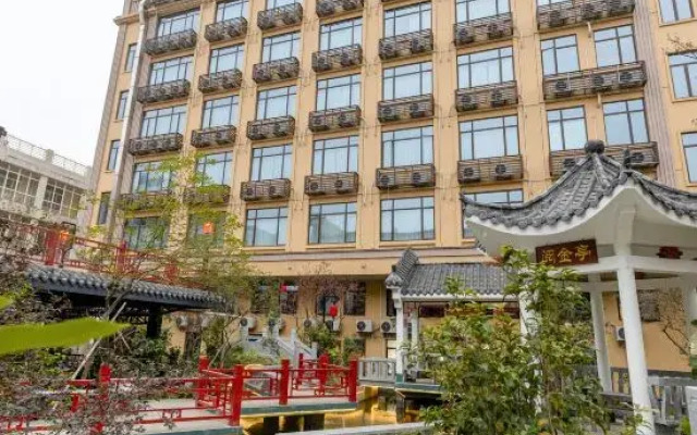 Pinxuan Hotel (Zhaoqing Railway Station)