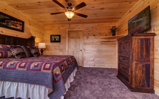 A River Runs Through It 3 Bedrooms 3 Bathrooms Cabin