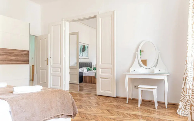 Modern 2BR Apartment Central Long Stay