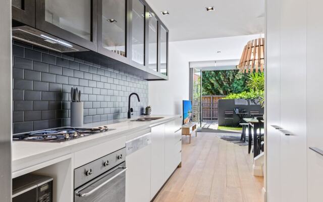 HomeHotel High-End 3 Bedroom Terrace with Parking