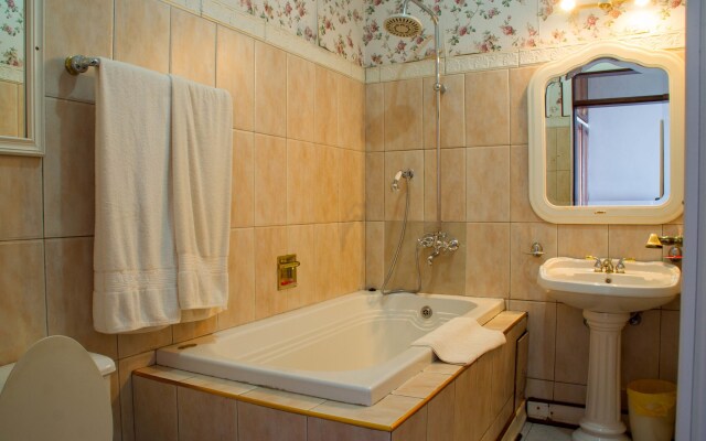 Islet Hotel