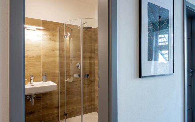 ART Hostel & Apartments