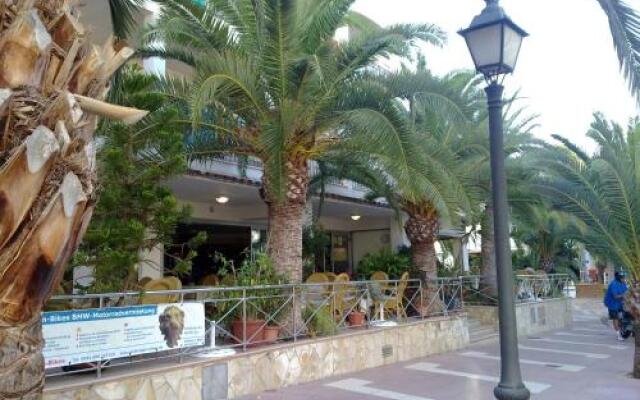 Hostal Leo Or