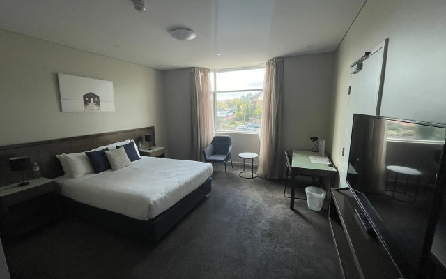 Sfera's Park Suites & Convention Centre