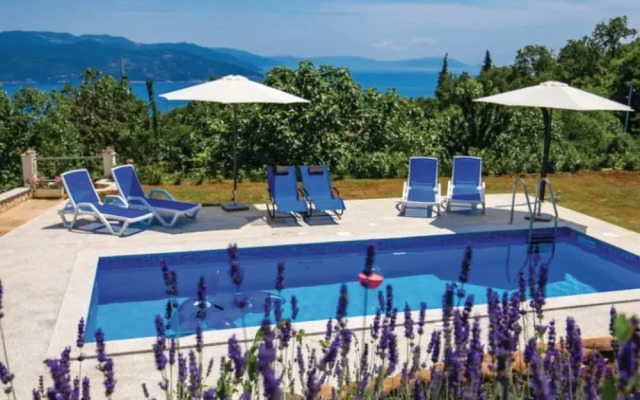 Charming Brsec Apartment With Shared Pool