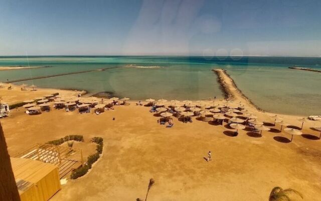 Luxury Front Sea View Apartment in Hurghada